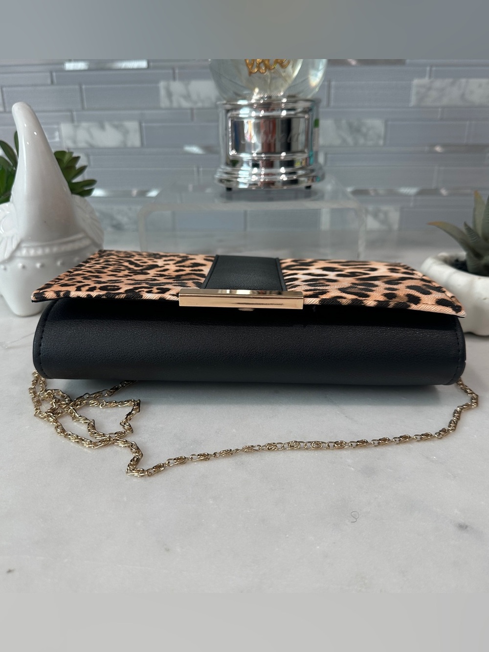 Leopard print crossbody clutch with gold chain strap. NWOT - Picture 6 of 7